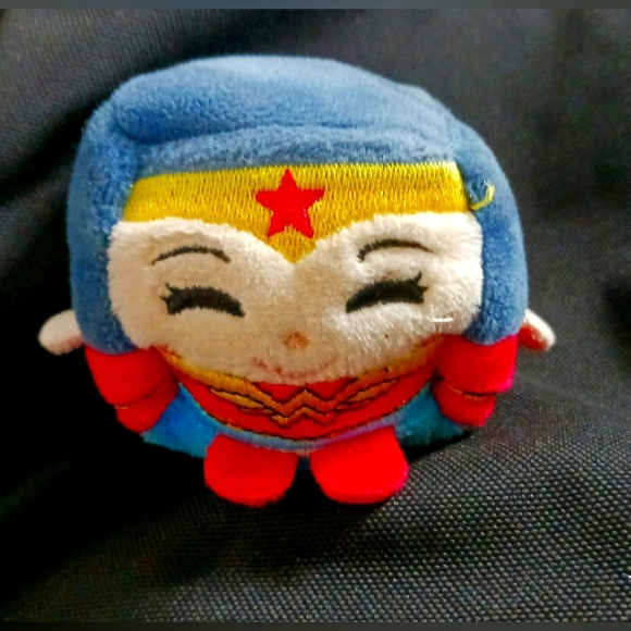 Wonder Woman Kawaii Cube - Picture 1 of 2